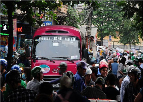 Nhu cầu đi lại đầu năm tăng cao, "cháy" xe từ quê lên phố