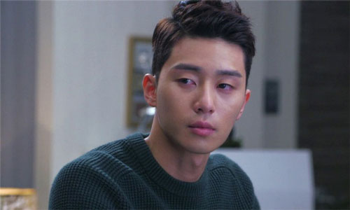 Về quê bạn gái chúc Tết: Vừa bước chân vào cửa, tôi choáng váng khi nhìn hơn 30 người cả già lẫn trẻ ngồi sẵn trong nhà với vẻ mặt háo hức chờ mong