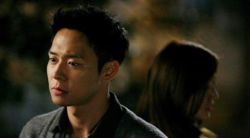 Thẳng tay tát vợ không thương tiếc, đến khi con gái xông vào vừa khóc vừa nói một câu khiến tôi chết điếng