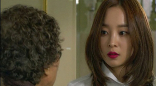 Tân hôn, thấy tôi rời khỏi giường với tấm ga vấy đỏ, chồng hào hứng còn mẹ chồng thì vui mừng ra mặt