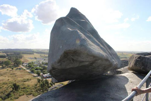 Giải mã chấn động: Hòn đá 300 tấn “biết đi” huyền bí nhất thế giới