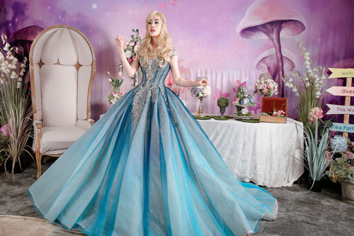 Phương Oanh đẹp ma mị trong bộ lịch từ thiện 2020