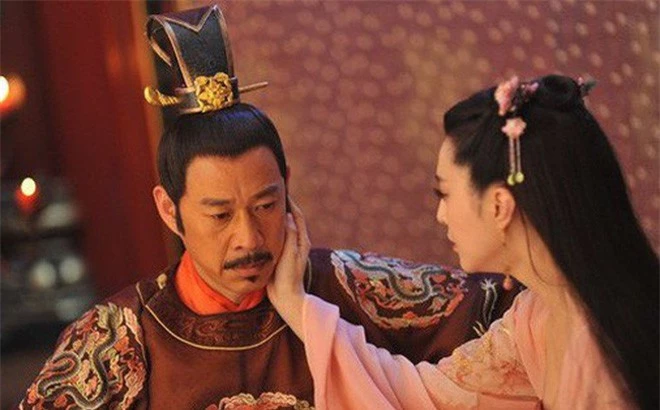 Động trời hoàng đế Trung Quốc cả gan gian díu với... thái hậu - Hình 7 Dong troi hoang de Trung Quoc ca gan gian diu voi... thai hau-Hinh-7