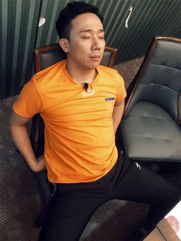 Hari Won tiết lộ lý do Trấn Thành vắt kiệt sức chạy show, khó chịu vì chồng mệt mỏi ngủ gục trong hậu trường - Ảnh 3.