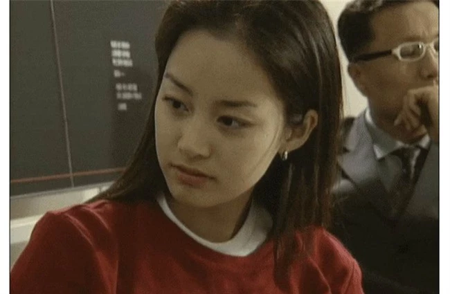 Loạt khoảnh khắc trong quá khứ của Kim Tae Hee được "khui" lại, cho thấy nhan sắc thực sự của "ngọc nữ Kbiz" - Ảnh 2.