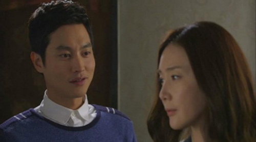 Nghi ngờ vợ ngoại tình, tôi bám theo, ai ngờ chết điếng khi chứng kiến cảnh tượng đó trước mắt