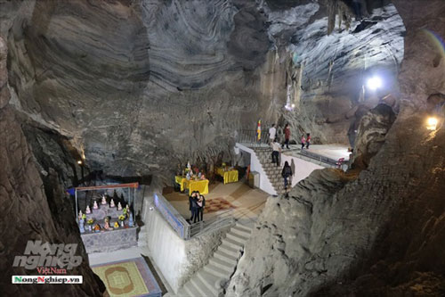 Ngôi chùa độc đáo ở Bắc Kạn nằm hoàn toàn trong hang đá tự nhiên