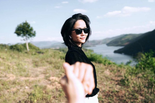 H'Hen Niê công khai khoe ảnh chụp với bạn trai, trả lời thời điểm sẽ tổ chức đám cưới