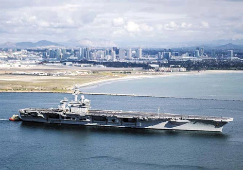 Giới chức Mỹ cho biết việc điều thêm tàu sân bay tới áp sát khu vực bán đảo Triều Tiên được cho là hành động nhằm củng cố thêm sức mạnh trong khu vực nhằm gửi thông điệp mạnh mẽ tới phía nhà cầm quyền Bình Nhưỡng. Nguồn ảnh: USnavy.
