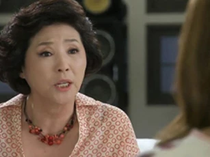 Mẹ đuổi thẳng hai vợ chồng tôi ra khỏi nhà vì vợ thường xuyên "lê la" nói xấu mẹ chồng