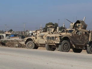 Mỹ tiếp tục chặn đoàn xe tuần tra của quân cảnh Nga tại Syria