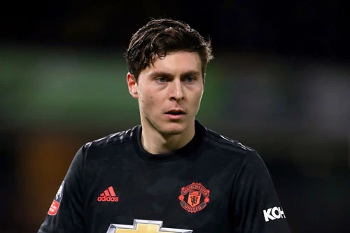 Trung vệ: Victor Lindelof.