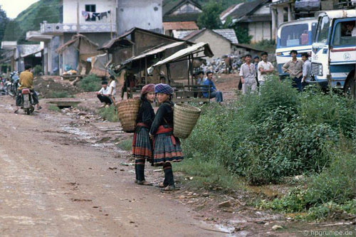 Kho ảnh khổng lồ về Việt Nam 1991-1993: Đường đến Sapa