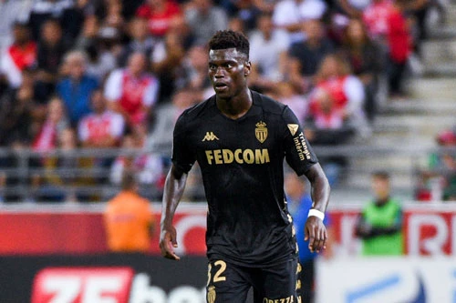 Trung vệ: Benoit Badiashile (AS Monaco, 18 tuổi, 20 triệu euro).