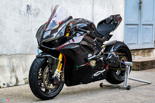 Ducati Panigale V4 với gói độ xe đua tiền tỷ ở Sài Gòn