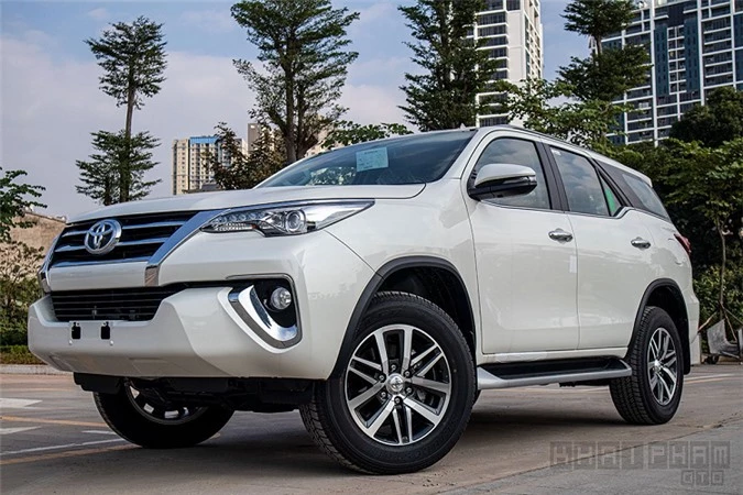 Can canh Toyota Fortuner 2020 lap rap Viet Nam, hon 1 ty dong