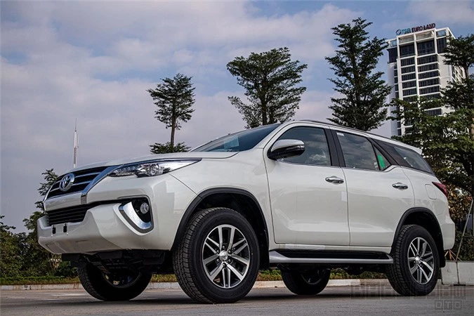 Can canh Toyota Fortuner 2020 lap rap Viet Nam, hon 1 ty dong-Hinh-10