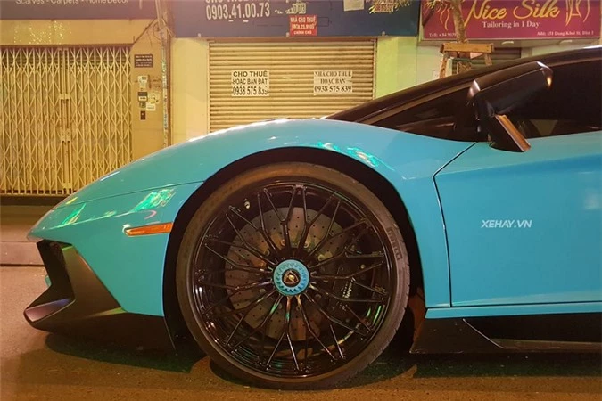 Cham mat Lamborghini Aventador SV hon 30 ty tai Viet Nam-Hinh-3