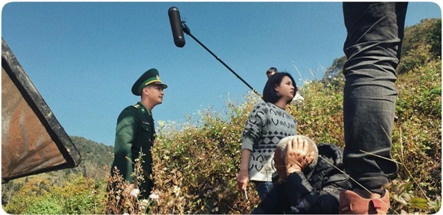 Huỳnh Anh khiến fan tan chảy với loạt ảnh hậu trường phim Tết Mùa xuân ở lại - Ảnh 7.