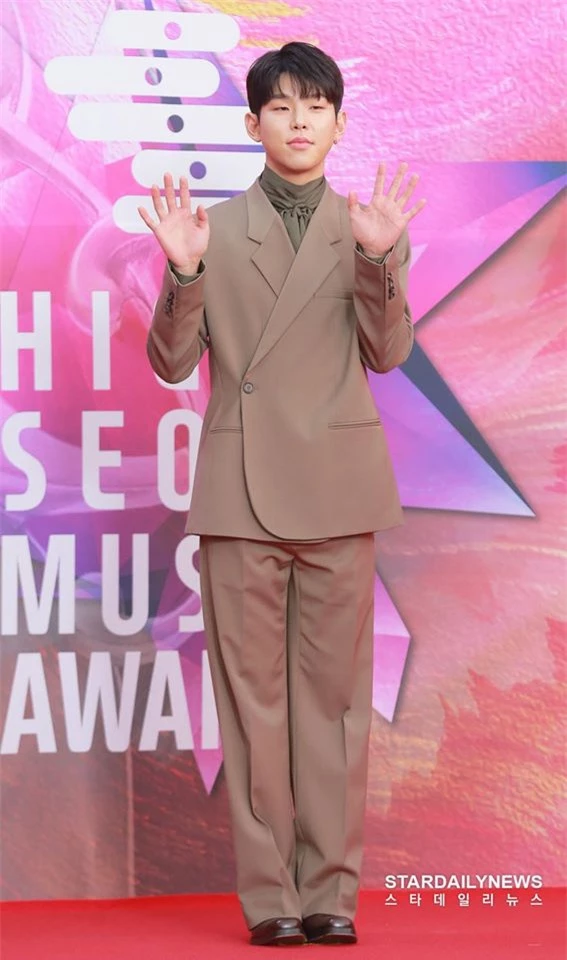 Thảm đỏ Seoul Music Awards 2020: Taeyeon (SNSD) lộ dấu hiệu tuổi tác đọ sắc bên cạnh "sao nhí một thời" Kim So Hyun - Ảnh 19.