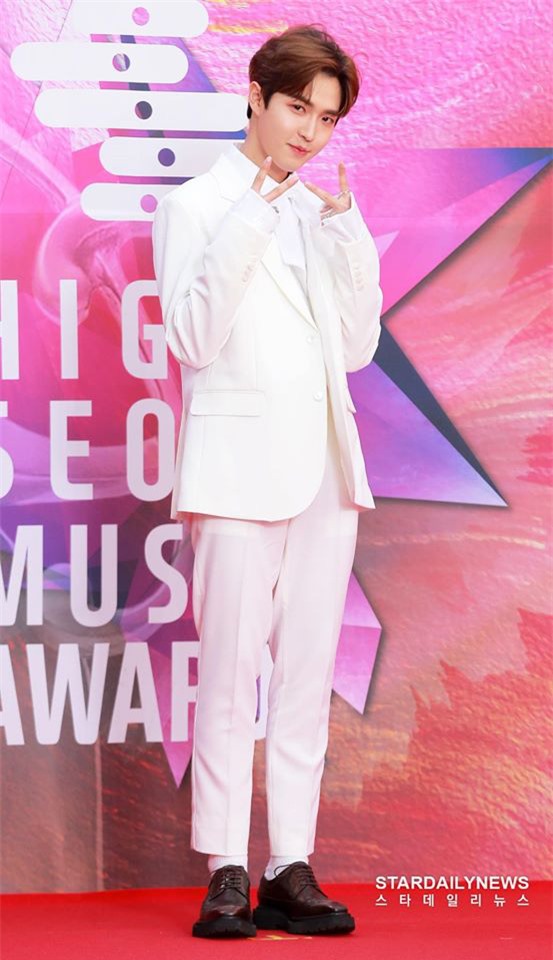 Thảm đỏ Seoul Music Awards 2020: Taeyeon (SNSD) lộ dấu hiệu tuổi tác đọ sắc bên cạnh "sao nhí một thời" Kim So Hyun - Ảnh 3.