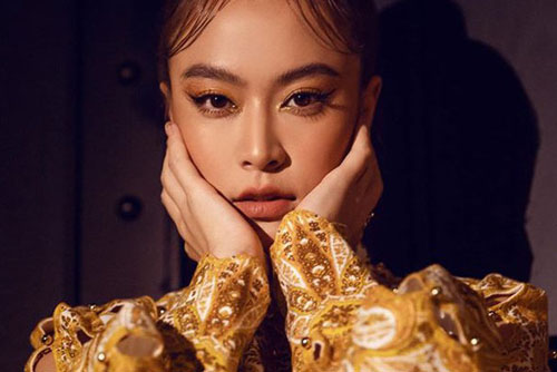 Hoàng Thuỳ Linh đã gặm bánh mì và ngủ gật 100 triệu lần trong "Để Mị nói cho mà nghe", có MV khủng nhất sự nghiệp rồi thì công bố dự án mới ngay thôi!