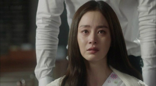 Mẹ chồng ngất xỉu khi phát hiện ra bí mật kinh hoàng bên trong cái bụng bầu 10 tháng chưa sinh của con dâu