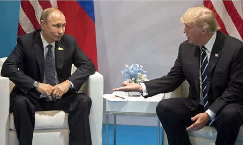Tổng thống Nga V.Putin (trái) và Tổng thống Mỹ D.Trump. Ảnh: The New York Times.