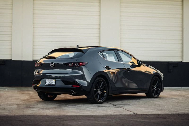 Mazda 3.