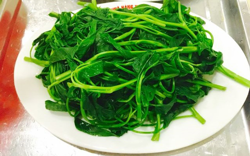 Luộc rau muống cứ cho thêm 1 thứ này vào nồi, rau giòn ngon gấp đôi, "nhả sạch" hết chất độc