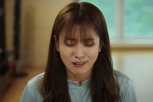 Tình cờ nghe câu chuyện của vợ với bạn thân, chồng lo lắng đến mất ăn mất ngủ cả tháng trời