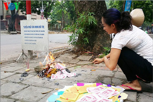 Đốt vàng mã không phải cách duy nhất để thể hiện hiếu đạo
