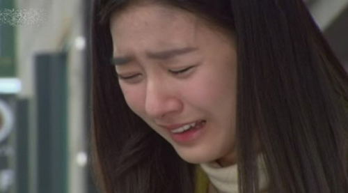 Nửa đêm máy chồng có tin nhắn lạ, tôi lấy điện thoại gọi thì choáng váng phát hiện tên quen thuộc trong danh bạ