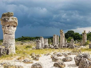 Bí ẩn sau rừng cột đá tự nhiên ngoạn mục ở Bulgaria