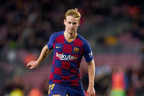 Tiền vệ trung tâm: Frenkie de Jong (Barcelona, 22 tuổi, 90 triệu euro).