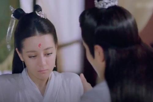 "Tam sinh tam thế Chẩm thượng thư": Phượng Cửu - Địch Lệ Nhiệt Ba rất đẹp, nhưng lúc buồn thì mắt lại lờ đờ gây khó chịu