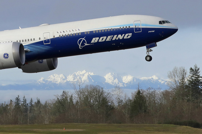 Doanh thu của Boeing lần đầu tiên giảm sau hơn 20 năm