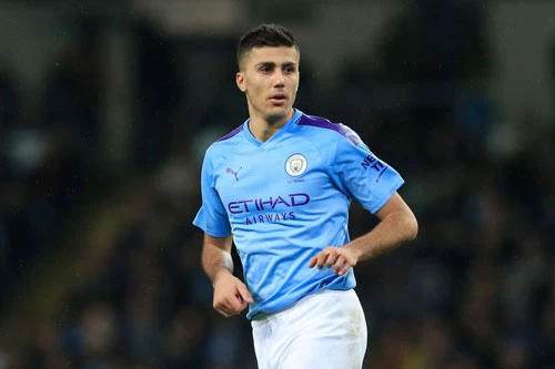 Tiền vệ trung tâm: Rodri (Man City, 23 tuổi, 80 triệu euro).