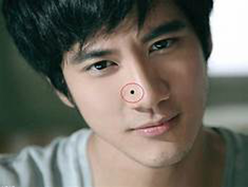 Đàn ông sở hữu tướng nốt ruồi này có quý tướng, sau 30 tuổi cuộc sống viên mãn giàu có hơn người