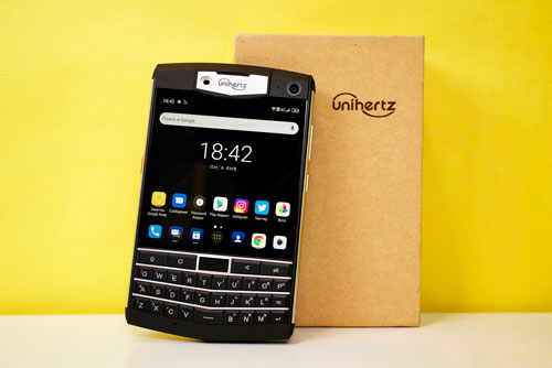 Smartphone ‘nhái’ BlackBerry, hỗ trợ chống nước, pin 6.000 mAh, giá 6 triệu đồng