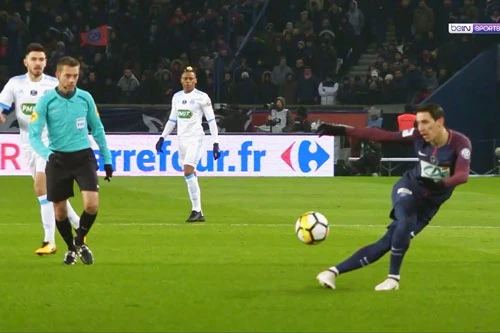 Pha chuyền bóng kiểu rabona của Di Maria.