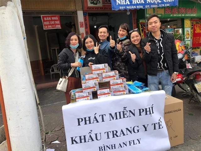 Khẩu trang y tế: Nơi bán đắt cắt cổ, chỗ phát miễn phí cho người cần - 5