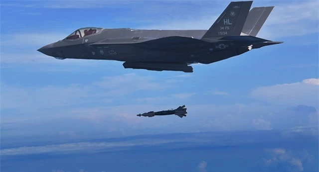 Lầu Năm Góc phát hiện hơn 800 lỗi trên “tia chớp” F-35 - 1