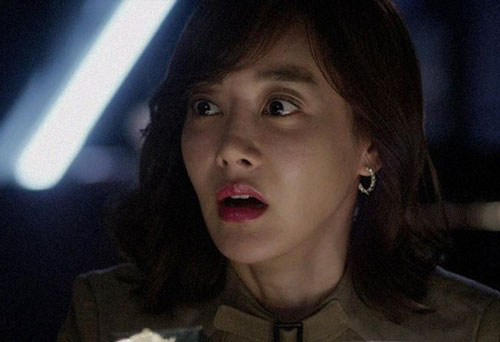 Sáng vừa mở cửa hàng đã thấy hai cô gái đến khóc lóc ăn vạ, tôi và mẹ chồng nhìn nhau kinh ngạc, đến lúc nghe xong câu chuyện thì “toát mồ hôi hột”