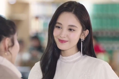 Đi chùa đầu năm gặp chồng "tay xách nách mang" cho người quen, vợ rút 500 nghìn kèm nụ cười đầy thân thiện khiến anh chồng toát mồ hôi