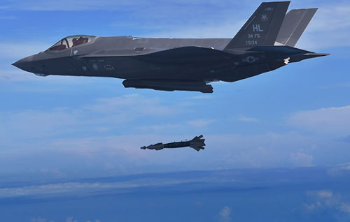 Lầu Năm Góc phát hiện hơn 800 lỗi trên “tia chớp” F-35