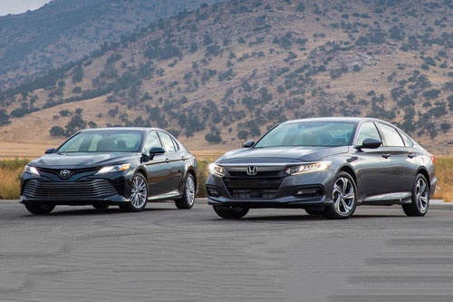 Cùng tầm giá, chọn mua Toyota Camry 2.5Q hay Honda Accord?