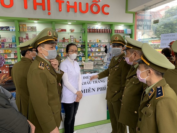 Hà Tĩnh: 10 DN phát gần 10.000 khẩu trang miễn phí cho dân phòng dịch Corona