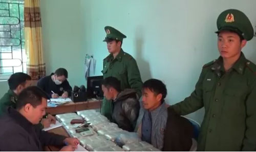 Điện Biên: Bắt hai đối tượng vận chuyển 120 nghìn viên ma túy tổng hợp đi tiêu thụ