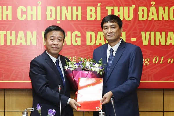 Đảng ủy TQN trao quyết định chỉ định Bí thư Đảng ủy Công ty CP Than Vàng Danh